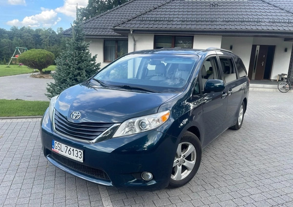 Toyota Sienna cena 62000 przebieg: 298000, rok produkcji 2011 z Słupsk małe 172